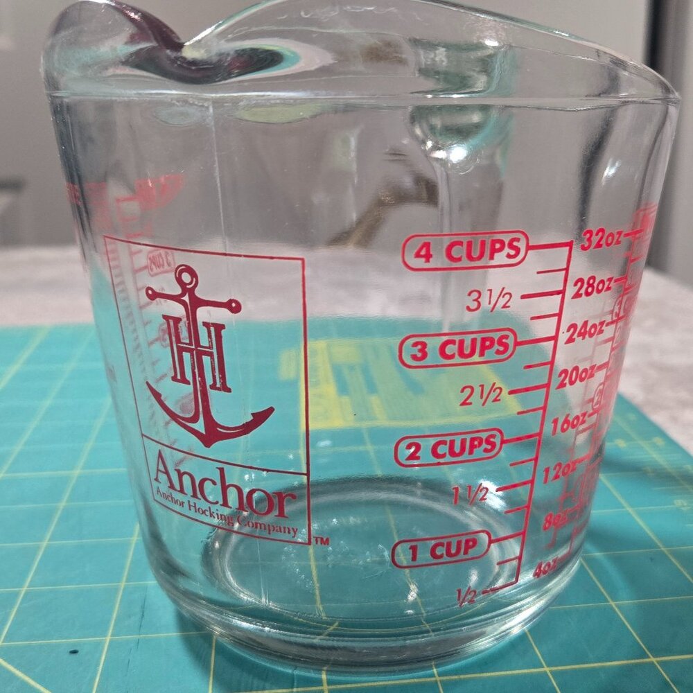 Vintage Anchor Hocking 4 Cup Glass Measuring Cup. Heavy Glass. Good Condition.
